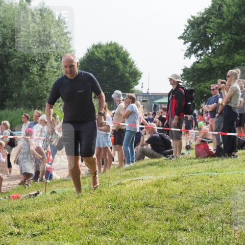 15.06.2025 - 27. Vierlanden-Triathlon KatJ http://msf.ph/oto/8010740 15.06.2025 10:10:07 Schwimmen 466 meine-sportfotos.de