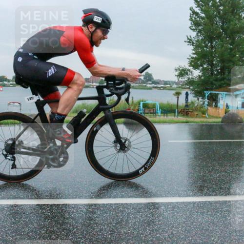 21.06.2025 - 27. Vierlanden-Triathlon H.Heesch http://msf.ph/oto/8010749 15.06.2025 13:52:32 Radfahren 1253 meine-sportfotos.de