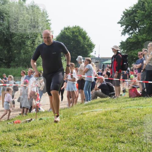 15.06.2025 - 27. Vierlanden-Triathlon KatJ http://msf.ph/oto/8010750 15.06.2025 10:10:07 Schwimmen 466 meine-sportfotos.de