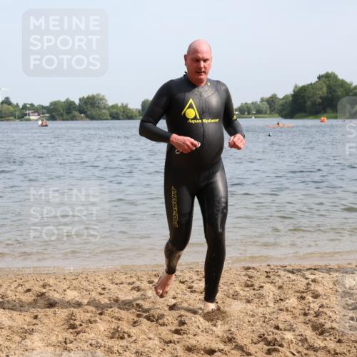 15.06.2025 - 27. Vierlanden-Triathlon Lena Gebhardt http://msf.ph/oto/8010754 15.06.2025 10:07:35 Schwimmen 379, 391, 414, 468 meine-sportfotos.de