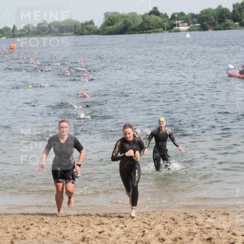 21.06.2025 - 27. Vierlanden-Triathlon MichiJ http://msf.ph/oto/8010758 15.06.2026 10:13:38 Schwimmen 545, 585, 622, 623 meine-sportfotos.de