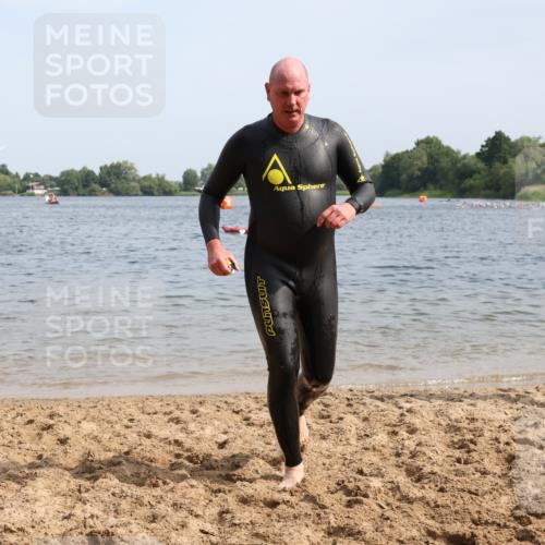 15.06.2025 - 27. Vierlanden-Triathlon Lena Gebhardt http://msf.ph/oto/8010764 15.06.2025 10:07:36 Schwimmen 379, 391, 468 meine-sportfotos.de
