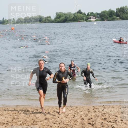 21.06.2025 - 27. Vierlanden-Triathlon MichiJ http://msf.ph/oto/8010783 15.06.2026 10:13:38 Schwimmen 545, 585, 622, 623 meine-sportfotos.de