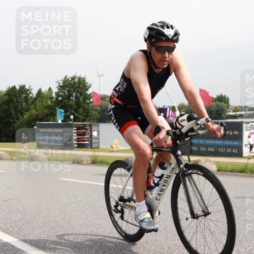 15.06.2025 - 27. Vierlanden-Triathlon H.Heesch http://msf.ph/oto/8010784 15.06.2025 11:01:09 Radfahren 2, 163, 241, 695 meine-sportfotos.de