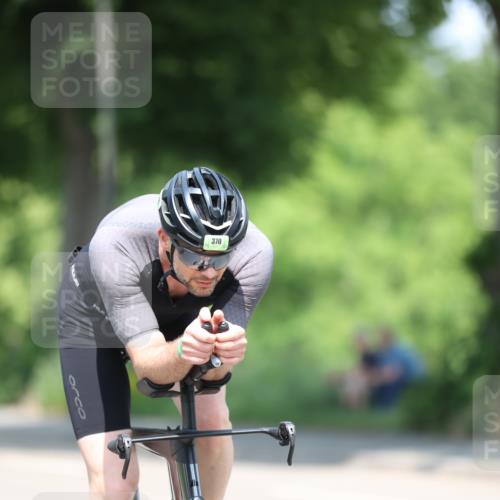 15.06.2025 - 7 Türme Triathlon Yannick Fuchs http://msf.ph/oto/8010790 15.06.2025 12:44:23 Radfahren 219, 306 meine-sportfotos.de