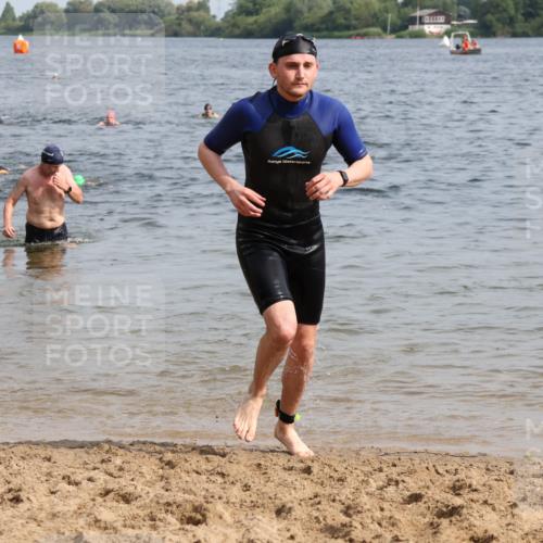 15.06.2025 - 27. Vierlanden-Triathlon Lena Gebhardt http://msf.ph/oto/8010792 15.06.2025 10:07:38 Schwimmen 371, 379, 391, 468 meine-sportfotos.de