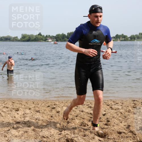15.06.2025 - 27. Vierlanden-Triathlon Lena Gebhardt http://msf.ph/oto/8010865 15.06.2025 10:07:40 Schwimmen 371, 379, 391, 468 meine-sportfotos.de