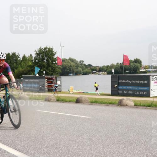 15.06.2025 - 27. Vierlanden-Triathlon H.Heesch http://msf.ph/oto/8010882 15.06.2025 11:01:19 Radfahren 123, 200, 484, 618 meine-sportfotos.de