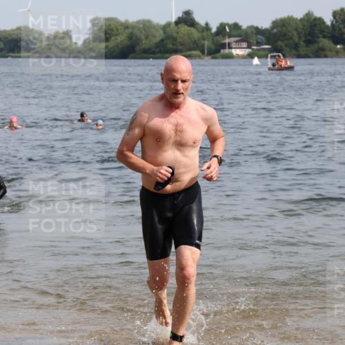 15.06.2025 - 27. Vierlanden-Triathlon Lena Gebhardt http://msf.ph/oto/8010905 15.06.2025 10:07:46 Schwimmen 371, 395, 407, 468 meine-sportfotos.de