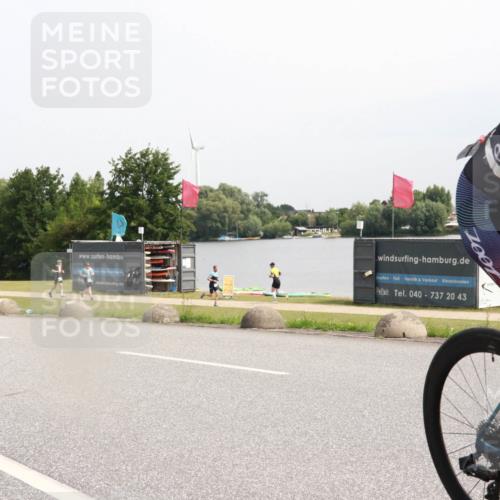 15.06.2025 - 27. Vierlanden-Triathlon H.Heesch http://msf.ph/oto/8010907 15.06.2025 11:01:19 Radfahren 123, 200, 484, 618 meine-sportfotos.de
