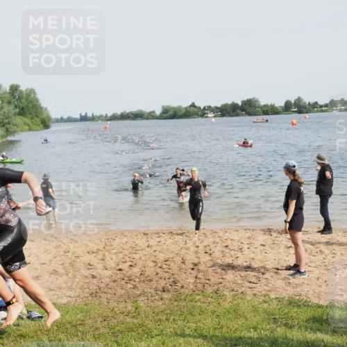21.06.2025 - 27. Vierlanden-Triathlon MichiJ http://msf.ph/oto/8010913 15.06.2026 10:13:41 Schwimmen 513, 545, 585, 622 meine-sportfotos.de