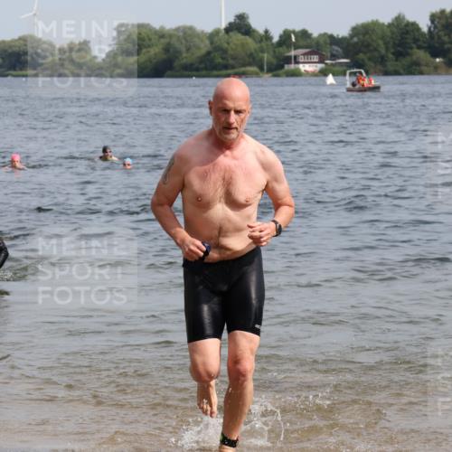 15.06.2025 - 27. Vierlanden-Triathlon Lena Gebhardt http://msf.ph/oto/8010919 15.06.2025 10:07:46 Schwimmen 371, 395, 407, 468 meine-sportfotos.de