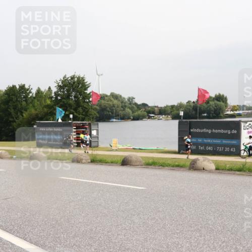 15.06.2025 - 27. Vierlanden-Triathlon H.Heesch http://msf.ph/oto/8010934 15.06.2025 11:01:21 Radfahren 484, 501 meine-sportfotos.de