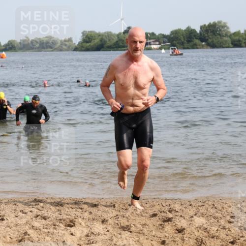 15.06.2025 - 27. Vierlanden-Triathlon Lena Gebhardt http://msf.ph/oto/8010940 15.06.2025 10:07:47 Schwimmen 371, 395, 407 meine-sportfotos.de