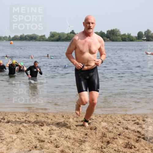 15.06.2025 - 27. Vierlanden-Triathlon Lena Gebhardt http://msf.ph/oto/8010950 15.06.2025 10:07:48 Schwimmen 371, 395, 407 meine-sportfotos.de