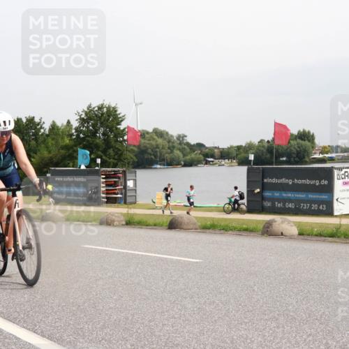 15.06.2025 - 27. Vierlanden-Triathlon H.Heesch http://msf.ph/oto/8010953 15.06.2025 11:01:23 Radfahren 484, 501 meine-sportfotos.de