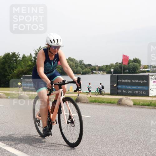 15.06.2025 - 27. Vierlanden-Triathlon H.Heesch http://msf.ph/oto/8010963 15.06.2025 11:01:24 Radfahren 484, 501 meine-sportfotos.de