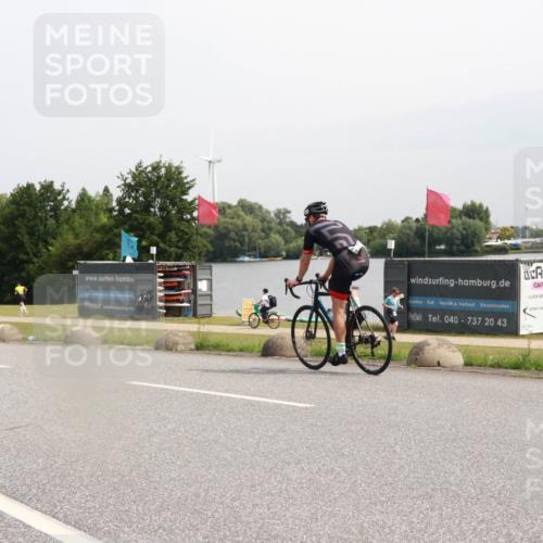15.06.2025 - 27. Vierlanden-Triathlon H.Heesch http://msf.ph/oto/8010976 15.06.2025 11:01:25 Radfahren 484, 501 meine-sportfotos.de