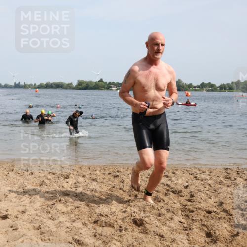 15.06.2025 - 27. Vierlanden-Triathlon Lena Gebhardt http://msf.ph/oto/8010977 15.06.2025 10:07:49 Schwimmen 371, 395, 407 meine-sportfotos.de