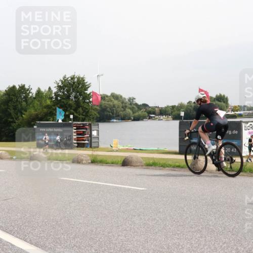 15.06.2025 - 27. Vierlanden-Triathlon H.Heesch http://msf.ph/oto/8010984 15.06.2025 11:01:28 Radfahren 501, 542, 644 meine-sportfotos.de