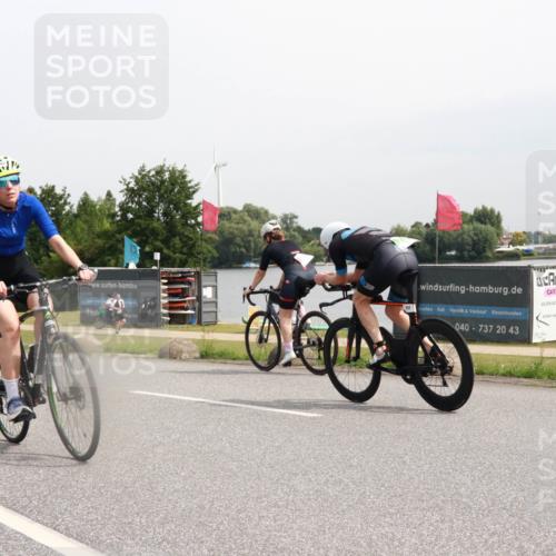 15.06.2025 - 27. Vierlanden-Triathlon H.Heesch http://msf.ph/oto/8010991 15.06.2025 11:01:28 Radfahren 501, 542, 644 meine-sportfotos.de