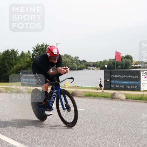 15.06.2025 - 27. Vierlanden-Triathlon H.Heesch http://msf.ph/oto/8011000 15.06.2025 11:01:32 Radfahren 100, 201, 542, 644, 757 meine-sportfotos.de
