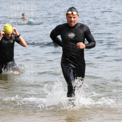15.06.2025 - 27. Vierlanden-Triathlon Lena Gebhardt http://msf.ph/oto/8011002 15.06.2025 10:07:51 Schwimmen 371, 395, 407 meine-sportfotos.de