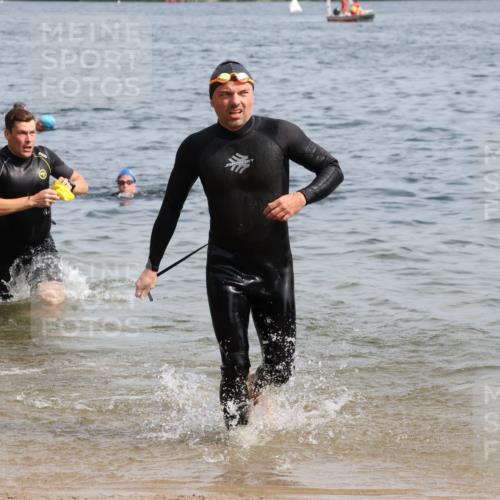 15.06.2025 - 27. Vierlanden-Triathlon Lena Gebhardt http://msf.ph/oto/8011017 15.06.2025 10:07:51 Schwimmen 371, 395, 407 meine-sportfotos.de