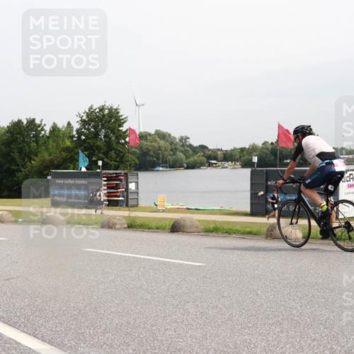 15.06.2025 - 27. Vierlanden-Triathlon H.Heesch http://msf.ph/oto/8011025 15.06.2025 11:01:44 Radfahren 537 meine-sportfotos.de