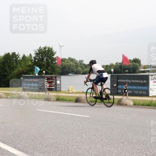15.06.2025 - 27. Vierlanden-Triathlon H.Heesch http://msf.ph/oto/8011036 15.06.2025 11:01:44 Radfahren 537 meine-sportfotos.de