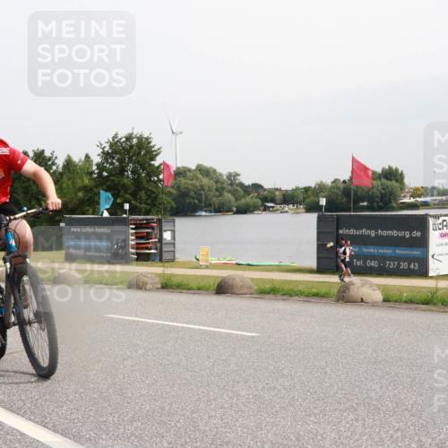 15.06.2025 - 27. Vierlanden-Triathlon H.Heesch http://msf.ph/oto/8011051 15.06.2025 11:01:49 Radfahren 90, 239, 584, 614 meine-sportfotos.de
