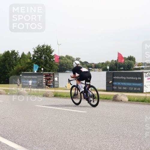 15.06.2025 - 27. Vierlanden-Triathlon H.Heesch http://msf.ph/oto/8011080 15.06.2025 11:01:54 Radfahren 32, 221, 239, 584, 614 meine-sportfotos.de