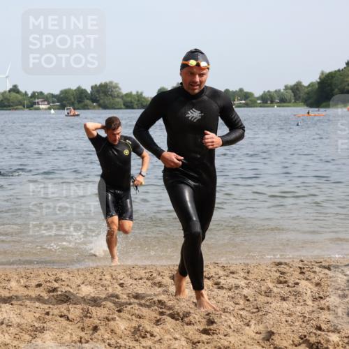 15.06.2025 - 27. Vierlanden-Triathlon Lena Gebhardt http://msf.ph/oto/8011085 15.06.2025 10:07:54 Schwimmen 371, 395, 407 meine-sportfotos.de