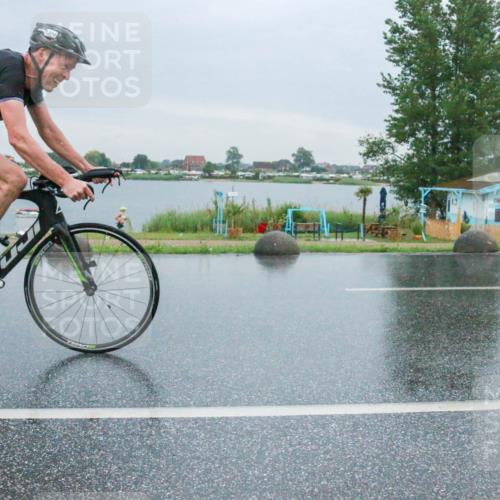 21.06.2025 - 27. Vierlanden-Triathlon H.Heesch http://msf.ph/oto/8011093 15.06.2025 13:56:28 Radfahren 1258, 1306, 1317 meine-sportfotos.de