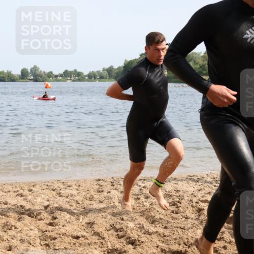 15.06.2025 - 27. Vierlanden-Triathlon Lena Gebhardt http://msf.ph/oto/8011128 15.06.2025 10:07:56 Schwimmen 371, 373, 395, 403, 407 meine-sportfotos.de