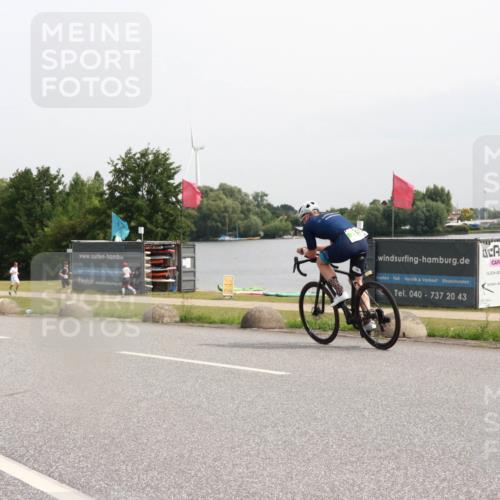 15.06.2025 - 27. Vierlanden-Triathlon H.Heesch http://msf.ph/oto/8011138 15.06.2025 11:02:09 Radfahren 620, 749 meine-sportfotos.de