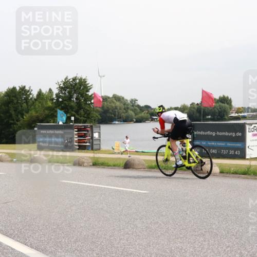 15.06.2025 - 27. Vierlanden-Triathlon H.Heesch http://msf.ph/oto/8011166 15.06.2025 11:02:14 Radfahren 125, 620, 713, 749 meine-sportfotos.de