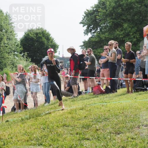 15.06.2025 - 27. Vierlanden-Triathlon KatJ http://msf.ph/oto/8011172 15.06.2025 10:12:51 Schwimmen 625 meine-sportfotos.de