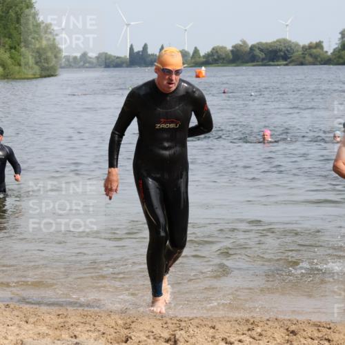 15.06.2025 - 27. Vierlanden-Triathlon Lena Gebhardt http://msf.ph/oto/8011178 15.06.2025 10:08:00 Schwimmen 373, 395, 403, 407 meine-sportfotos.de