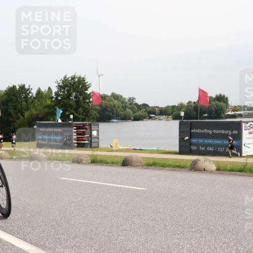 15.06.2025 - 27. Vierlanden-Triathlon H.Heesch http://msf.ph/oto/8011187 15.06.2025 11:02:21 Radfahren 104, 557, 713 meine-sportfotos.de