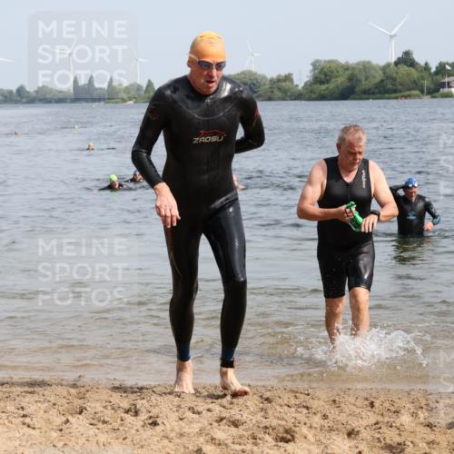 15.06.2025 - 27. Vierlanden-Triathlon Lena Gebhardt http://msf.ph/oto/8011189 15.06.2025 10:08:01 Schwimmen 373, 395, 403, 407 meine-sportfotos.de