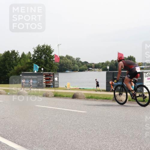 15.06.2025 - 27. Vierlanden-Triathlon H.Heesch http://msf.ph/oto/8011196 15.06.2025 11:02:23 Radfahren 104, 557 meine-sportfotos.de