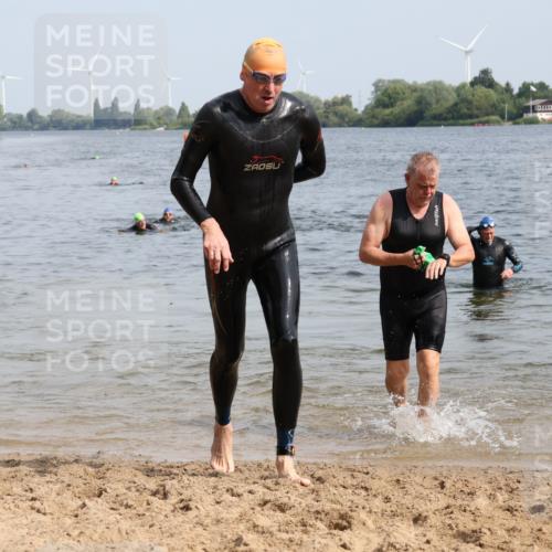15.06.2025 - 27. Vierlanden-Triathlon Lena Gebhardt http://msf.ph/oto/8011200 15.06.2025 10:08:01 Schwimmen 373, 395, 403, 407 meine-sportfotos.de