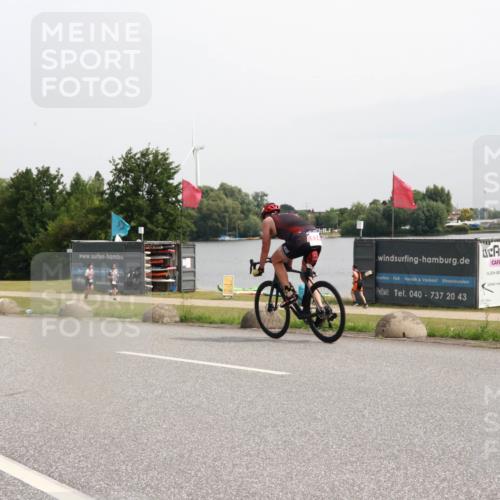 15.06.2025 - 27. Vierlanden-Triathlon H.Heesch http://msf.ph/oto/8011207 15.06.2025 11:02:23 Radfahren 104, 557 meine-sportfotos.de