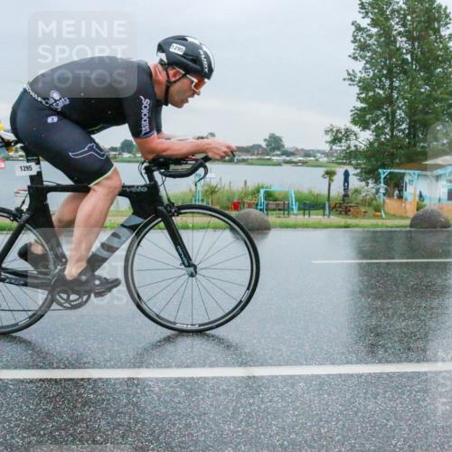 21.06.2025 - 27. Vierlanden-Triathlon H.Heesch http://msf.ph/oto/8011212 15.06.2025 13:57:08 Radfahren 1295 meine-sportfotos.de