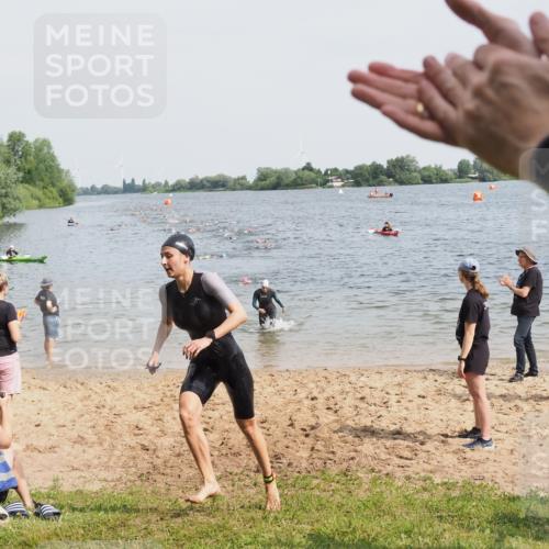 21.06.2025 - 27. Vierlanden-Triathlon MichiJ http://msf.ph/oto/8011218 15.06.2026 10:13:53 Schwimmen 472, 490, 513, 540 meine-sportfotos.de