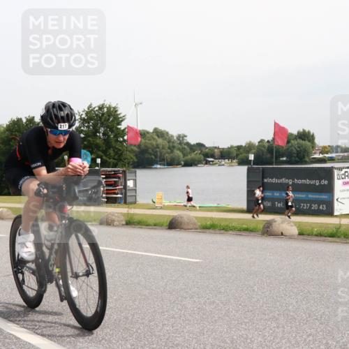 15.06.2025 - 27. Vierlanden-Triathlon H.Heesch http://msf.ph/oto/8011219 15.06.2025 11:02:29 Radfahren 174, 217 meine-sportfotos.de