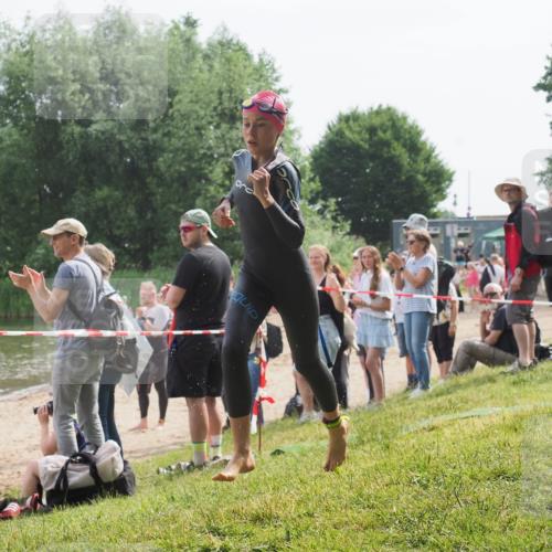 15.06.2025 - 27. Vierlanden-Triathlon KatJ http://msf.ph/oto/8011221 15.06.2025 10:12:53 Schwimmen 625 meine-sportfotos.de