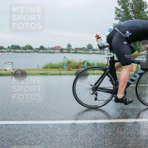 21.06.2025 - 27. Vierlanden-Triathlon H.Heesch http://msf.ph/oto/8011226 15.06.2025 13:57:08 Radfahren 1295 meine-sportfotos.de