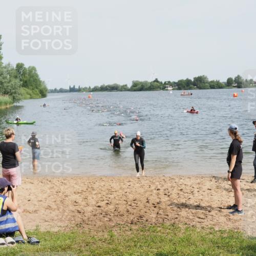 21.06.2025 - 27. Vierlanden-Triathlon MichiJ http://msf.ph/oto/8011248 15.06.2026 10:13:55 Schwimmen 472, 490, 513, 540 meine-sportfotos.de